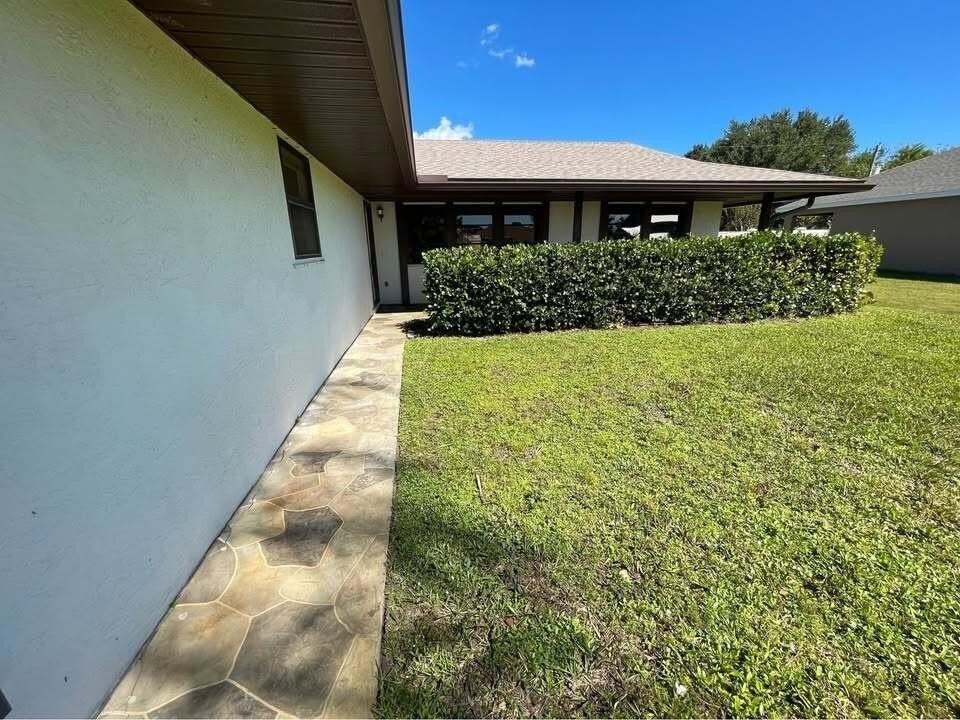 1315 Se Petunia Ave - Photo 2 of 36