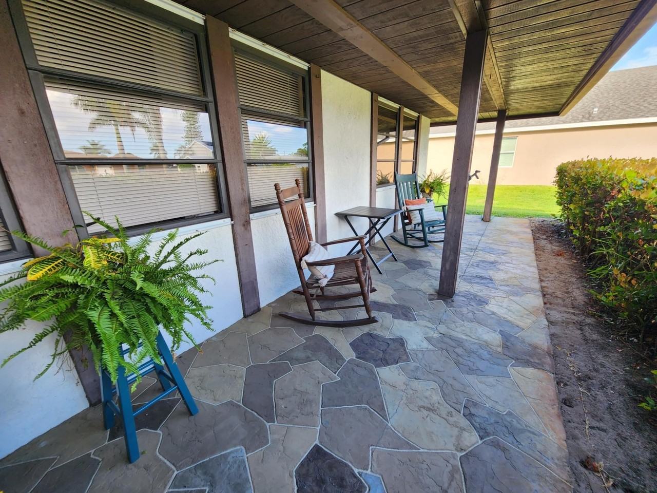 1315 Se Petunia Ave - Photo 3 of 36