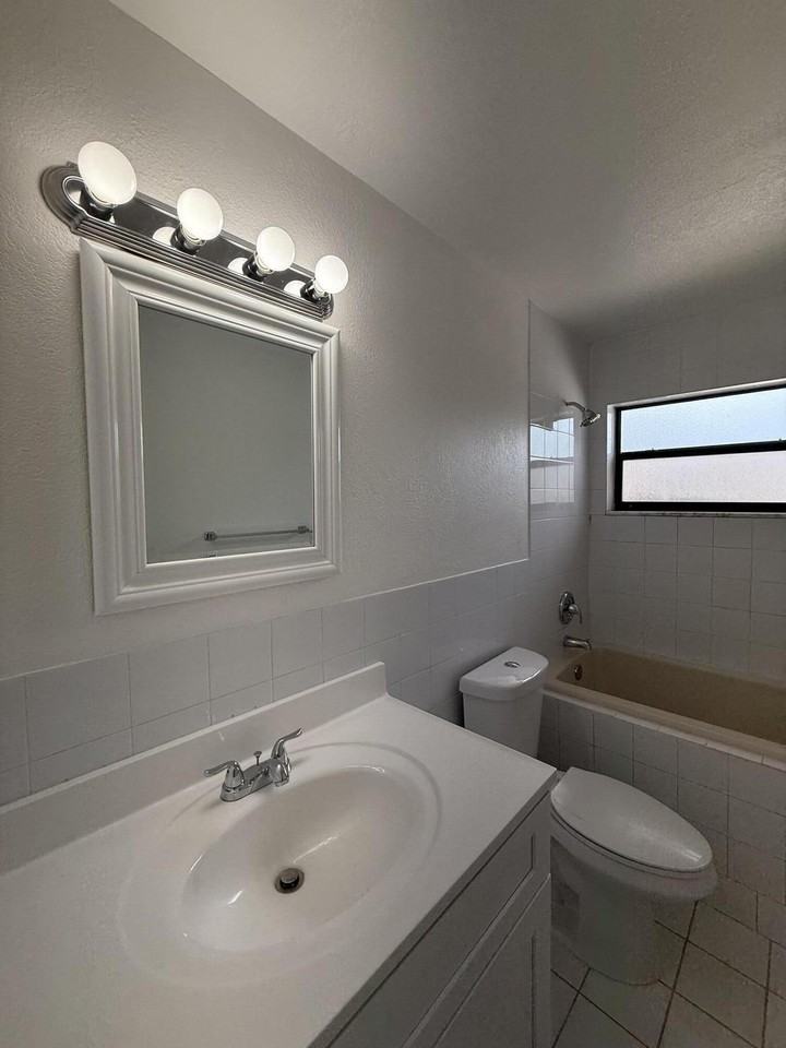 3570 Gull Rd - Photo 5 of 10