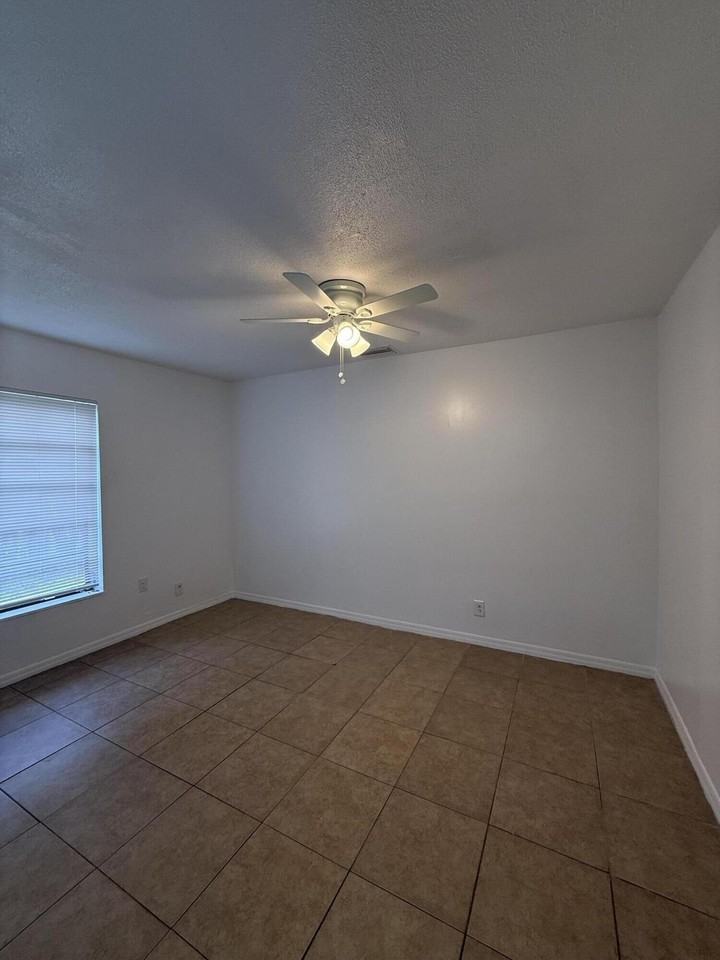 3570 Gull Rd - Photo 6 of 10
