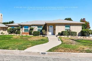 1221 E Roosevelt Rd - Photo 1 of 1