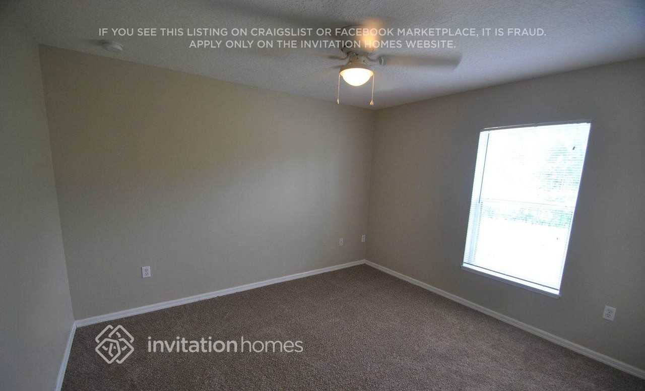 410 Truman St Sw - Photo 7 of 13