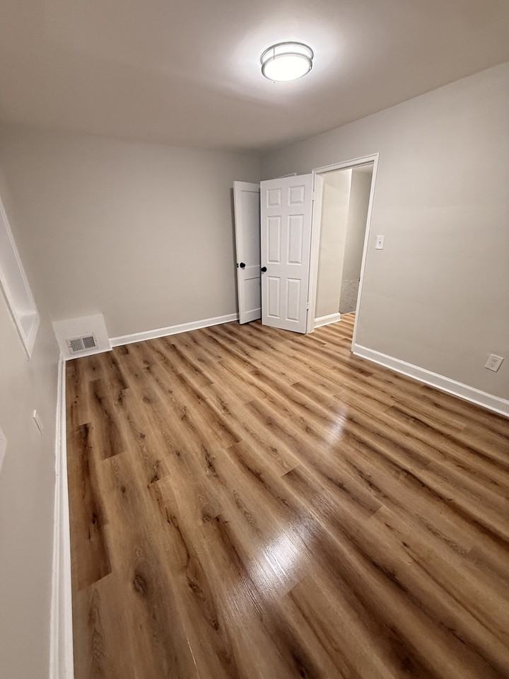 804 Glenwood Ave #1 - Photo 4 of 12