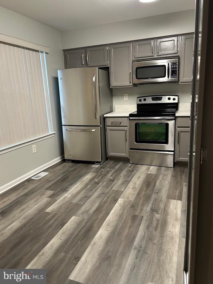 8426 Each Leaf Ct - Photo 2 of 18