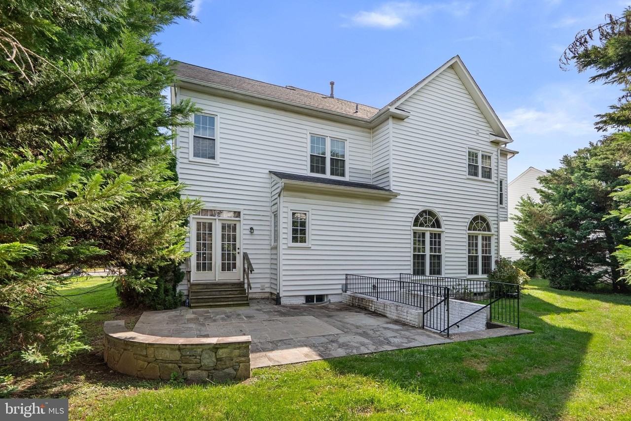 3 Sweetwood Ct - Photo 2 of 47
