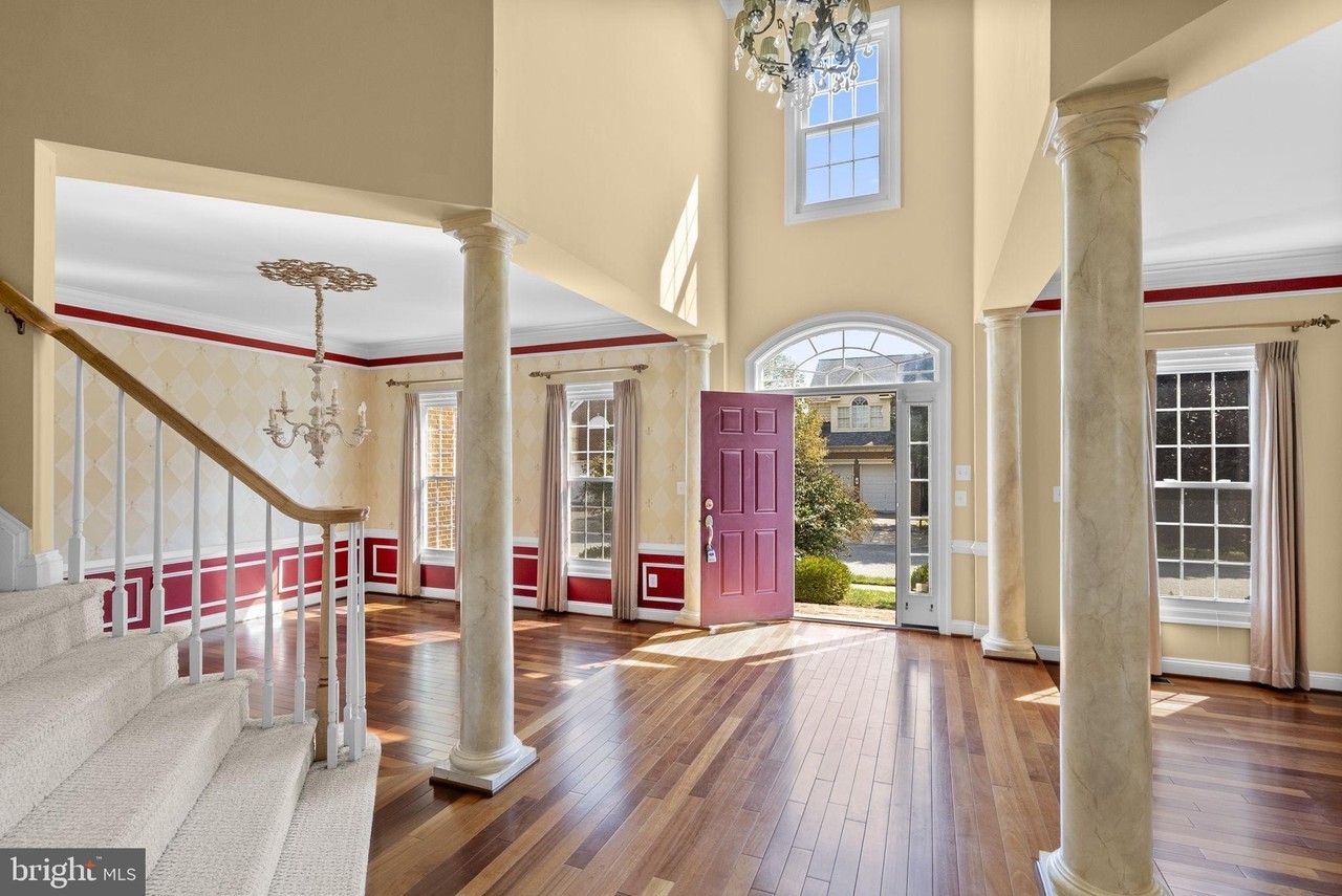 3 Sweetwood Ct - Photo 3 of 47