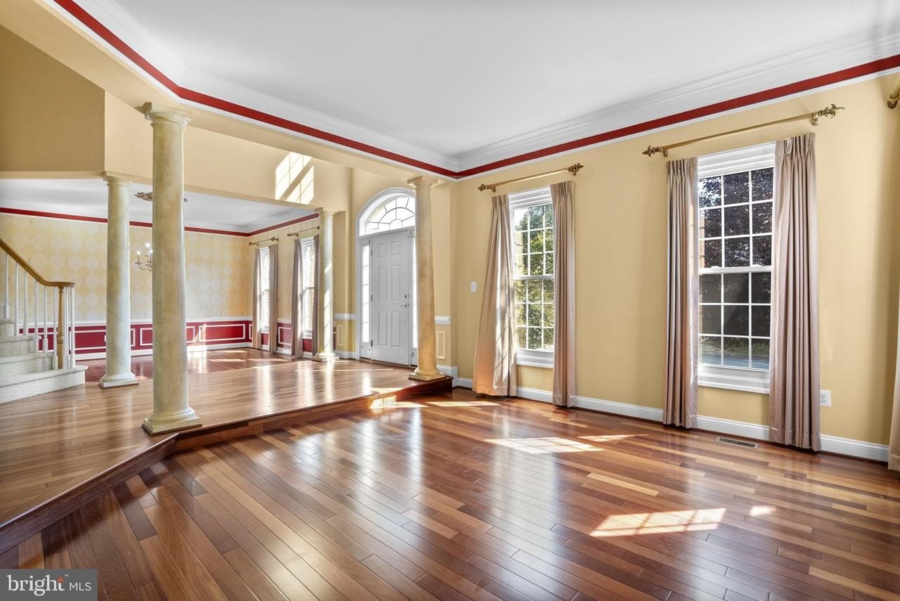 3 Sweetwood Ct - Photo 7 of 47