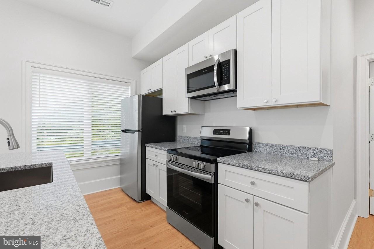 10205 Sorrel Ave - Photo 2 of 13
