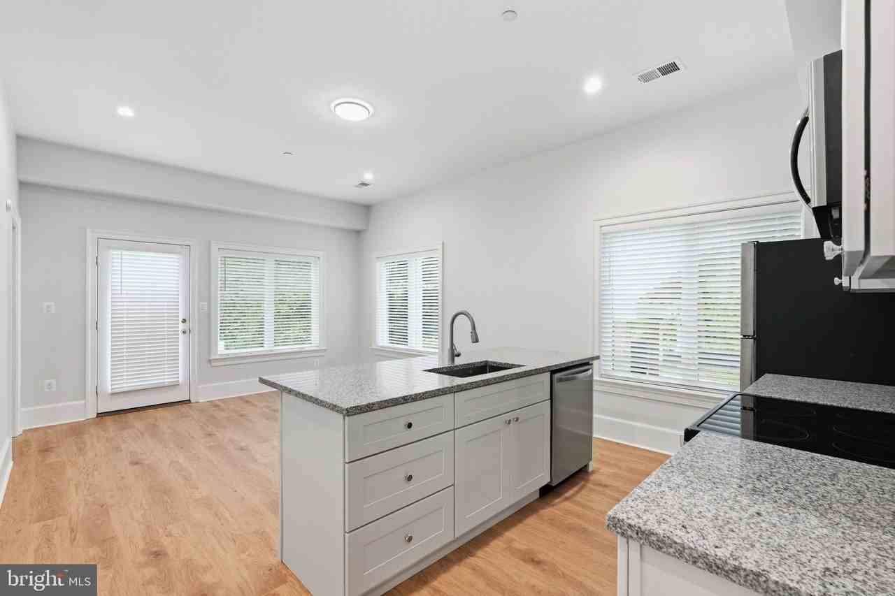 10205 Sorrel Ave - Photo 3 of 13