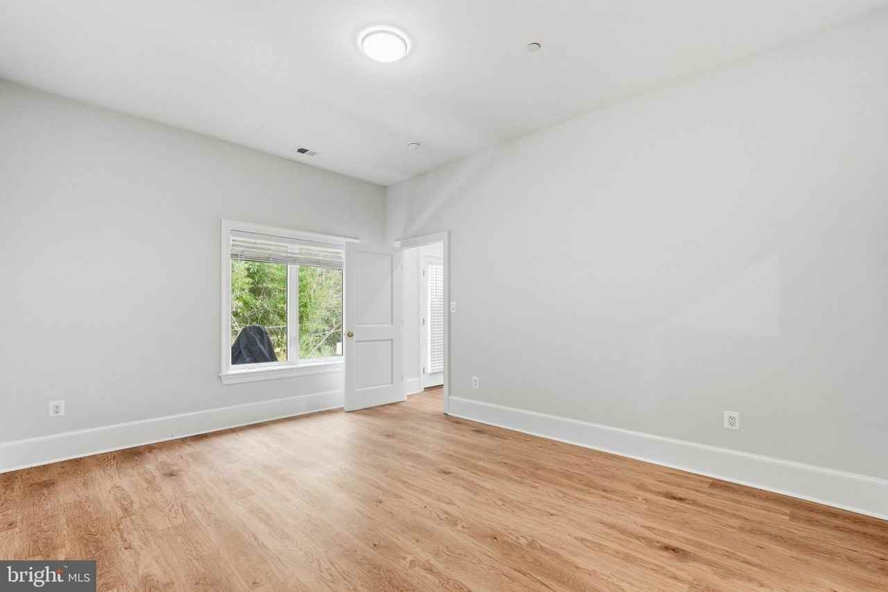 10205 Sorrel Ave - Photo 6 of 13