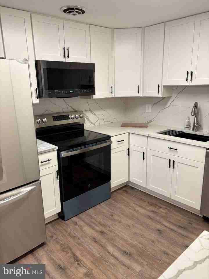 18816 Walkers Choice Rd #18816 - Photo 4 of 17