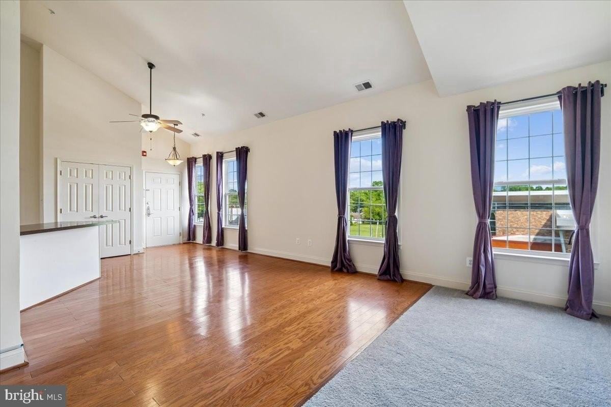 603 7th St #402 - Photo 2 of 35