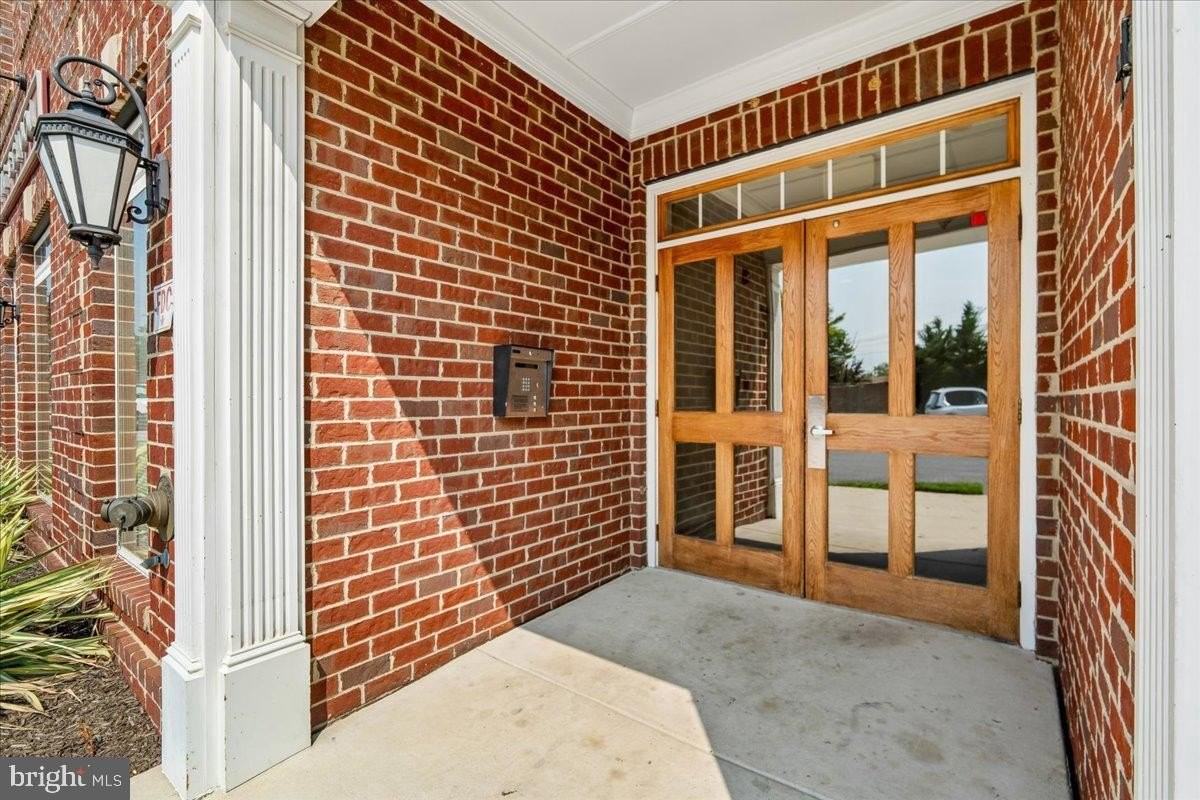 603 7th St #402 - Photo 5 of 35