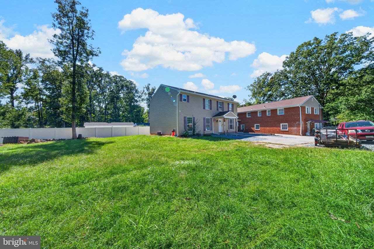 15700 Maple Dr - Photo 4 of 28