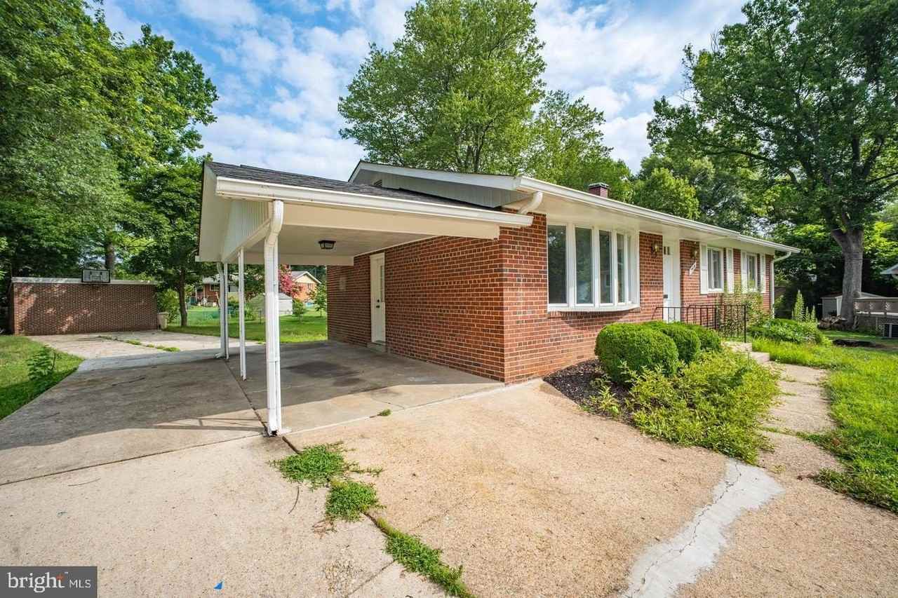 7410 Baylor Ave - Photo 4 of 39