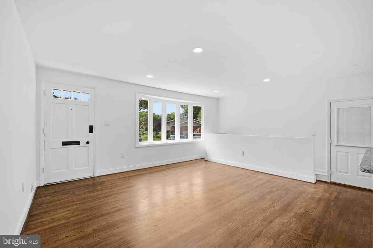 7410 Baylor Ave - Photo 7 of 39