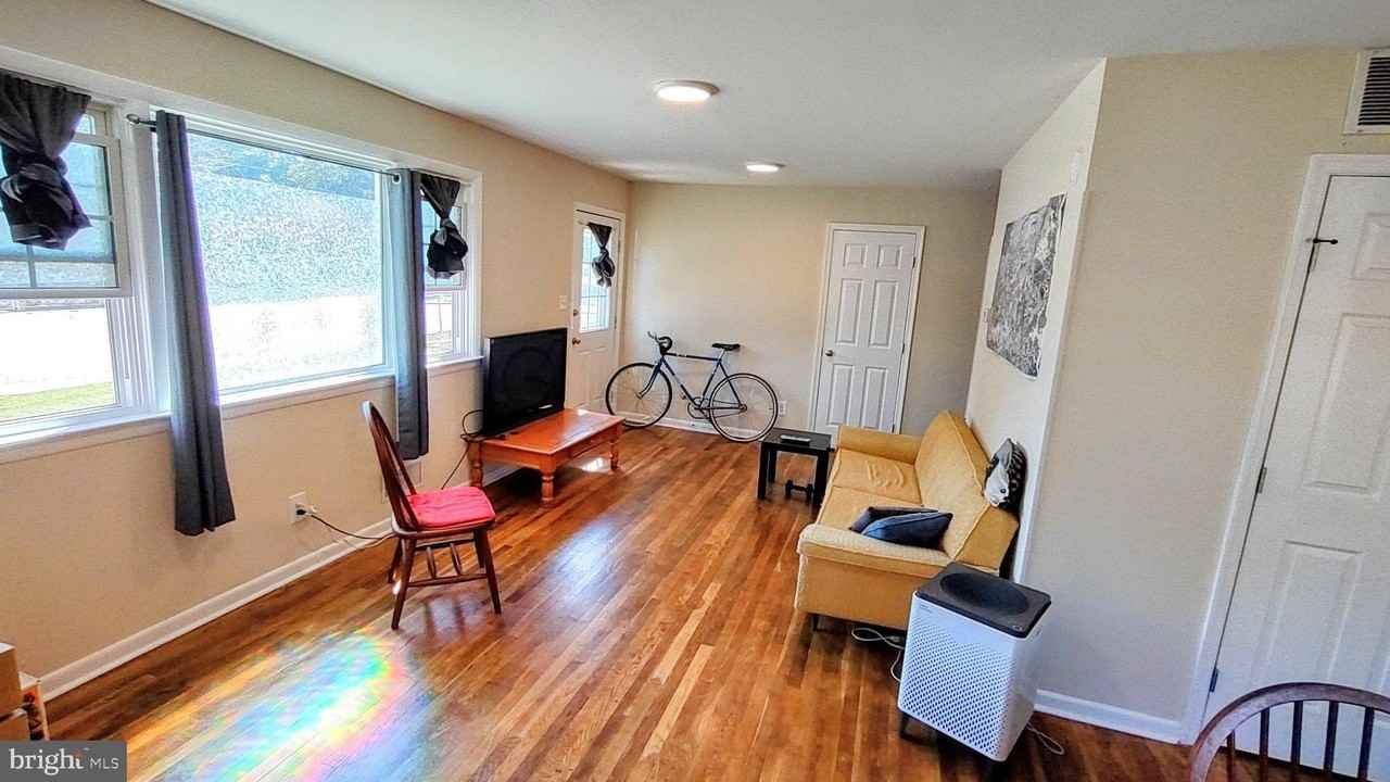 22805 Duke St - Photo 2 of 4
