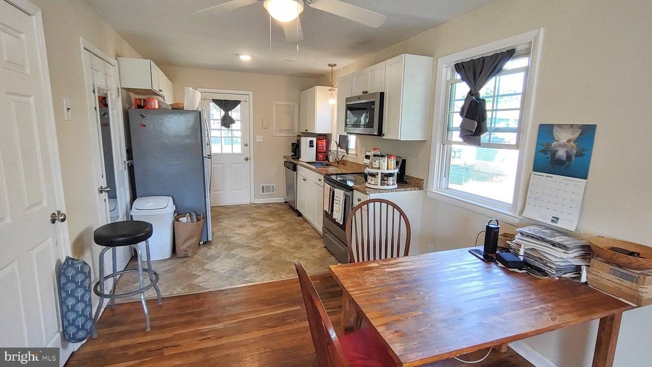 22805 Duke St - Photo 3 of 4