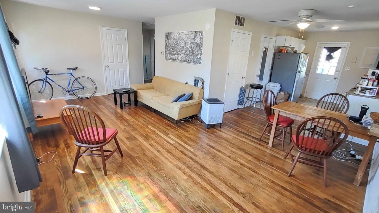 22805 Duke St - Photo 4 of 4