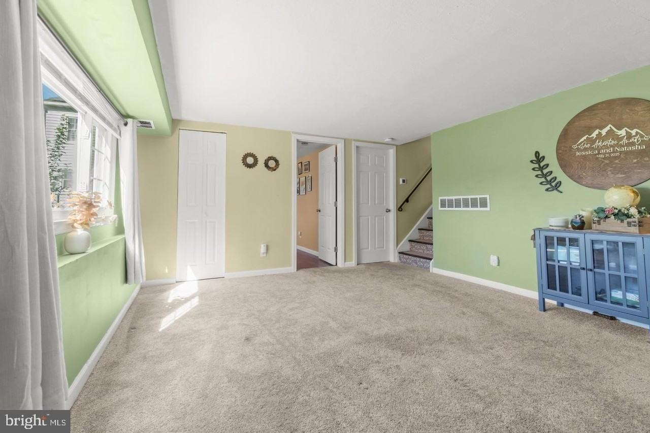 406 Memorial Ave - Photo 6 of 23