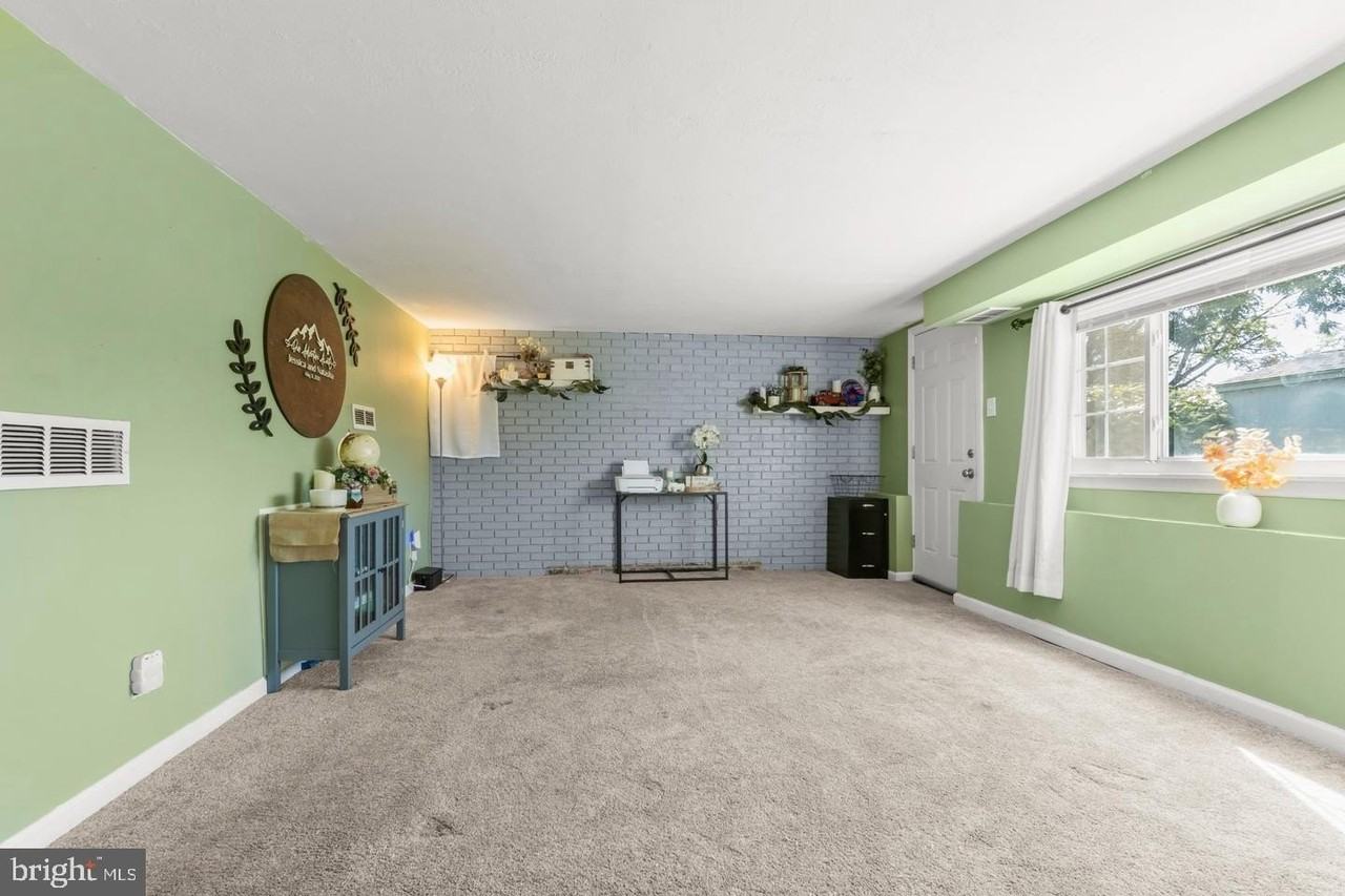 406 Memorial Ave - Photo 7 of 23