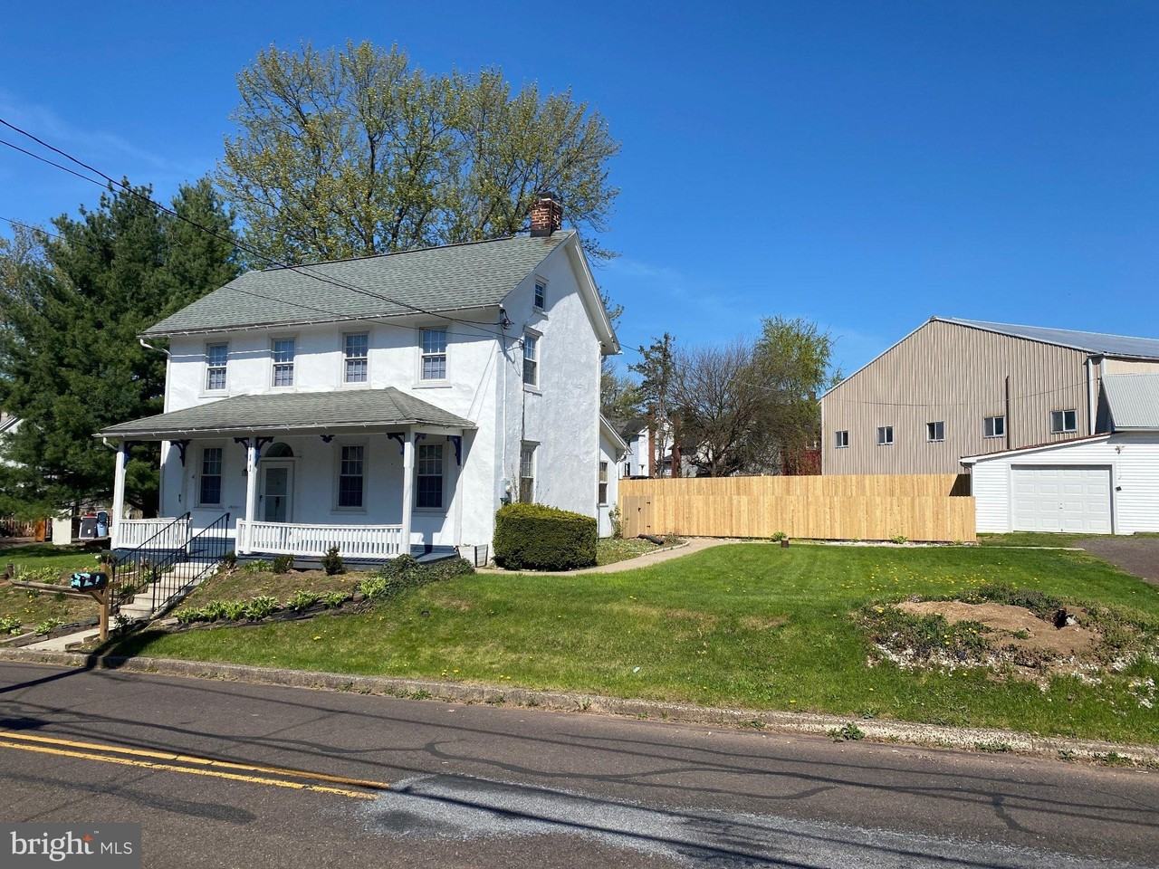 111 Middle Rd - Photo 2 of 19