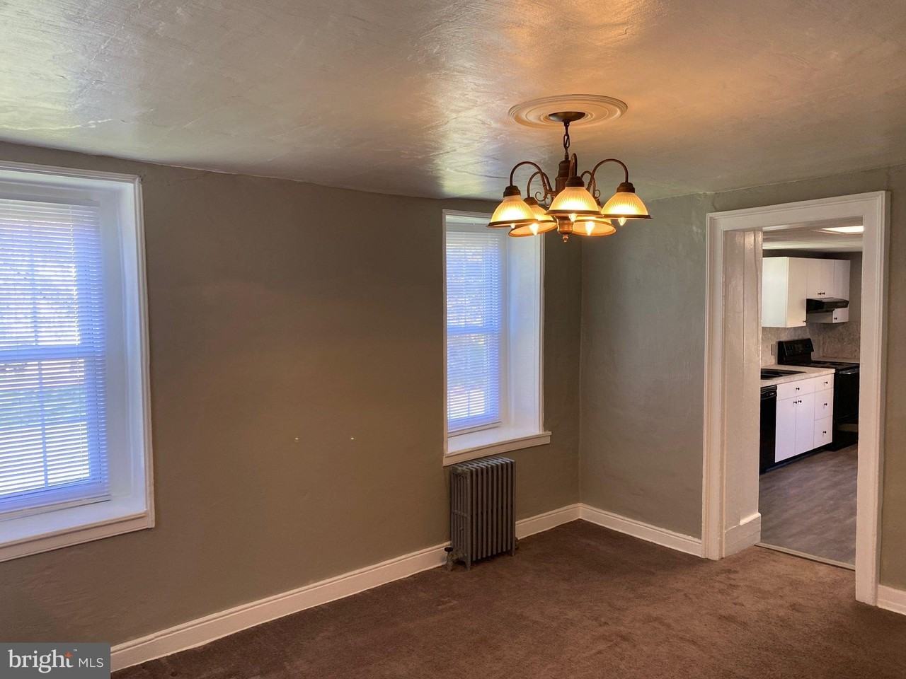 111 Middle Rd - Photo 5 of 19