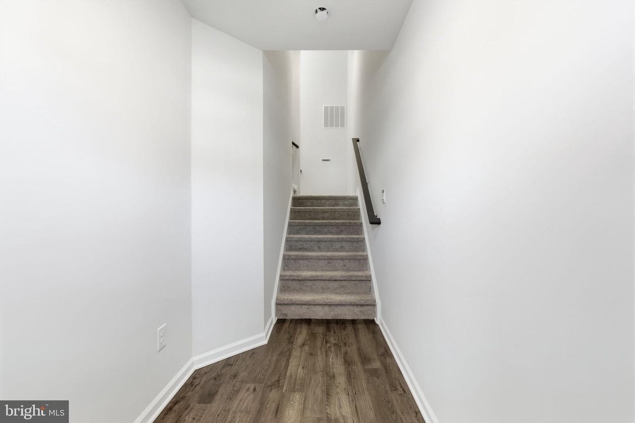 1080 Meadowlark Dr - Photo 3 of 32