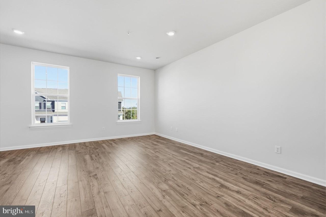 1080 Meadowlark Dr - Photo 4 of 32