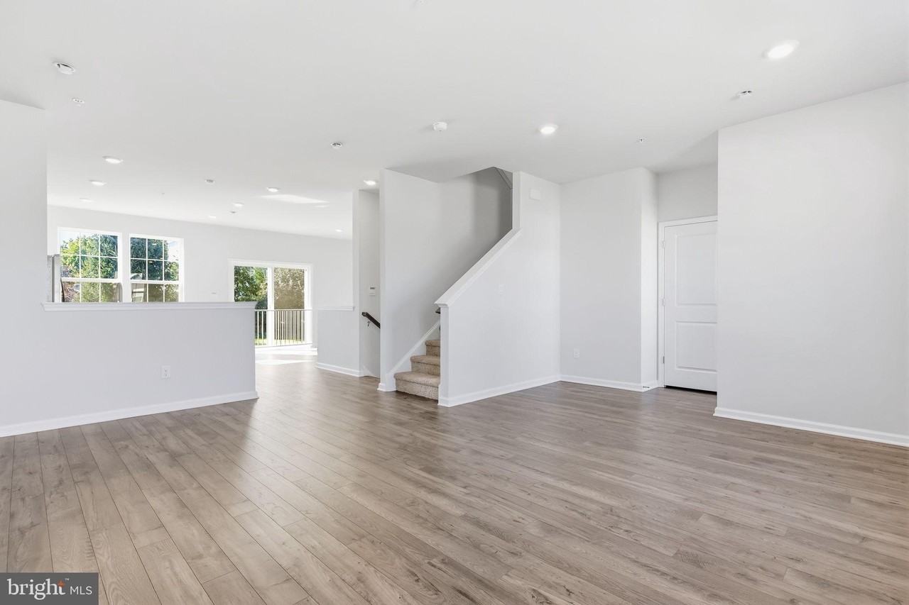 1080 Meadowlark Dr - Photo 5 of 32