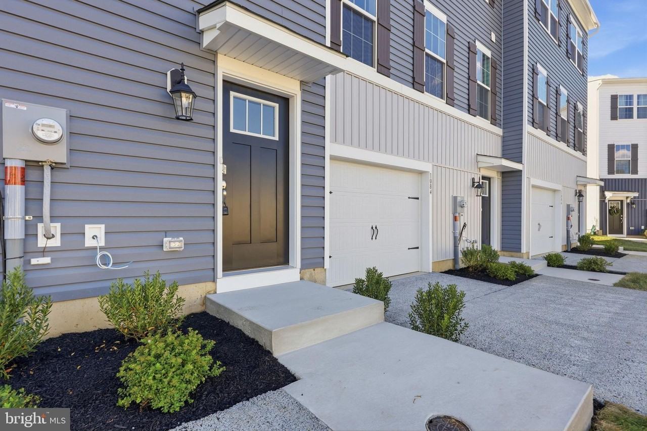 1082 Meadowlark Dr - Photo 2 of 32