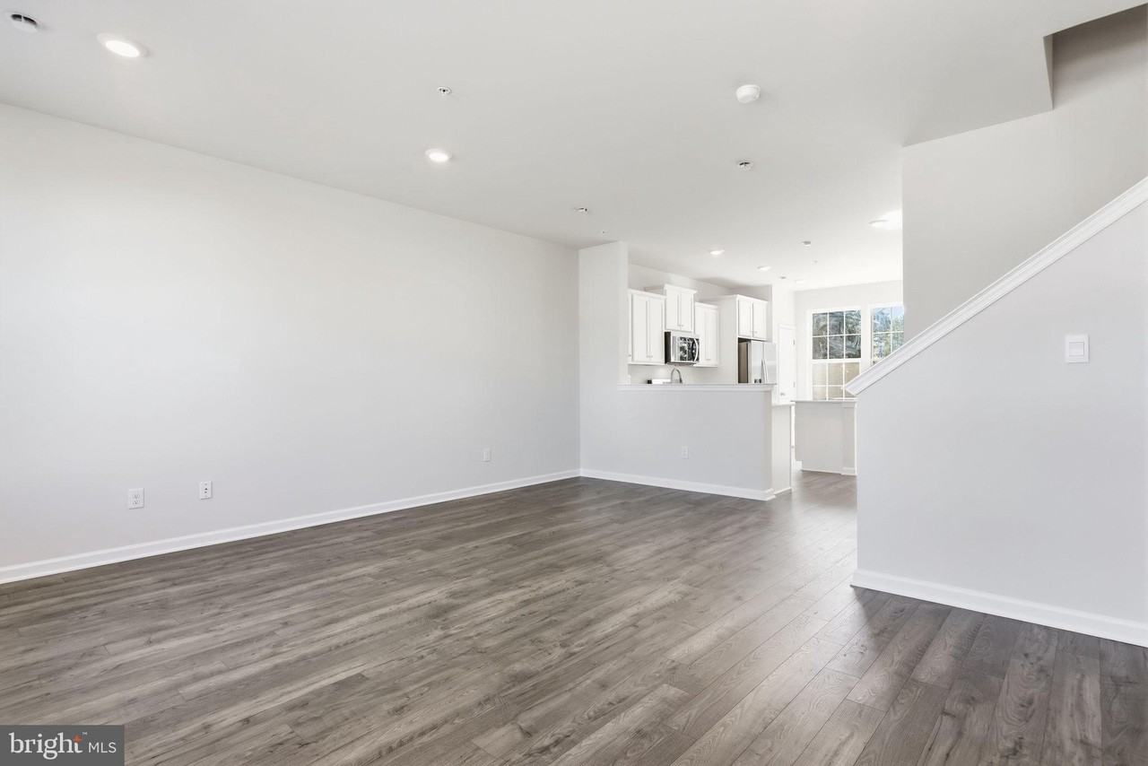 1082 Meadowlark Dr - Photo 6 of 32