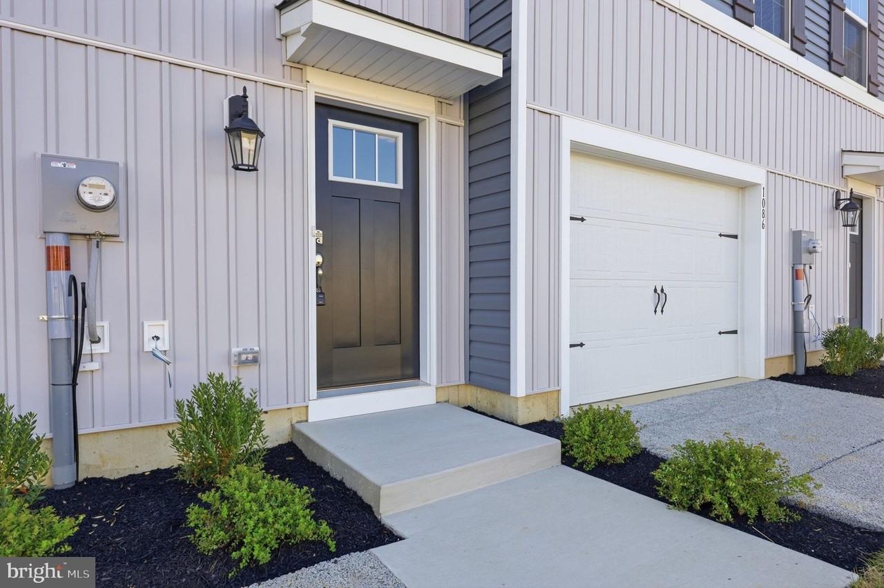 1084 Meadowlark Dr - Photo 2 of 32