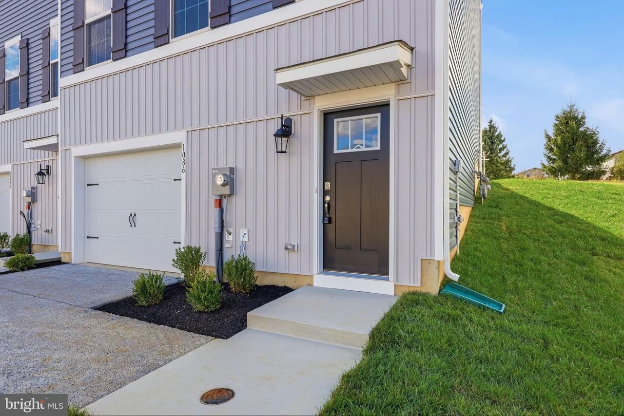 1086 Meadowlark Dr - Photo 2 of 32