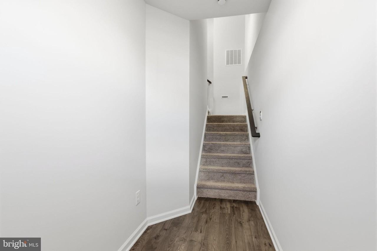 1086 Meadowlark Dr - Photo 3 of 32