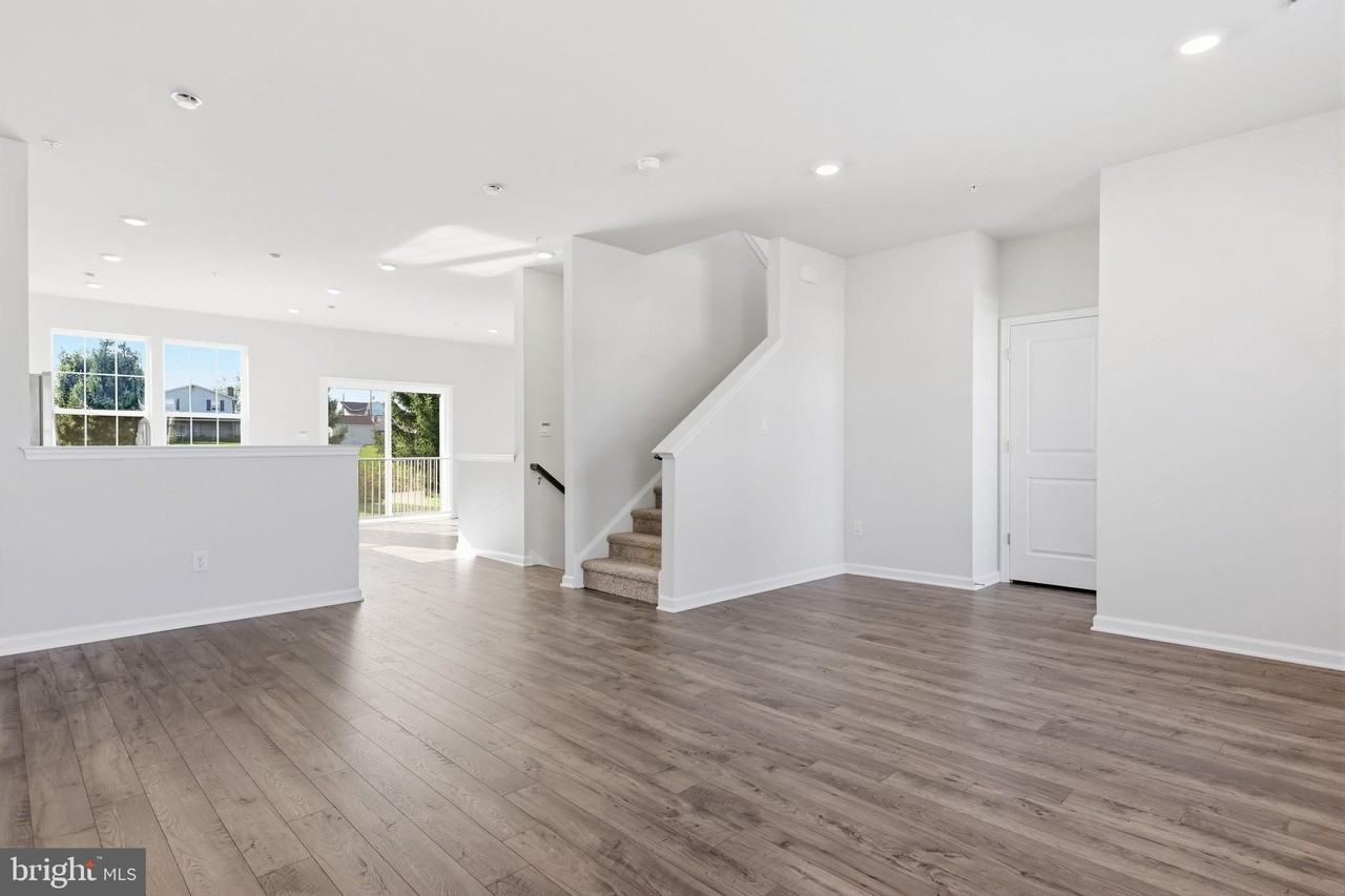 1086 Meadowlark Dr - Photo 6 of 32