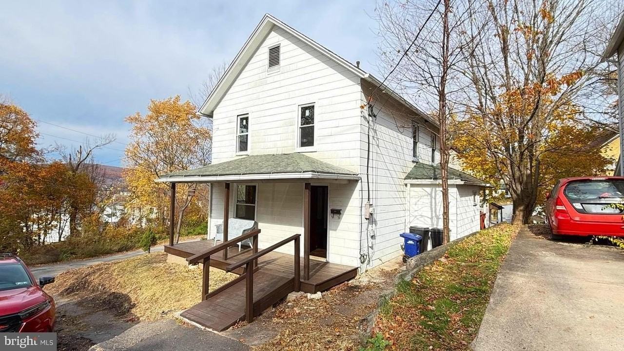 6 Fern Ave - Photo 3 of 33