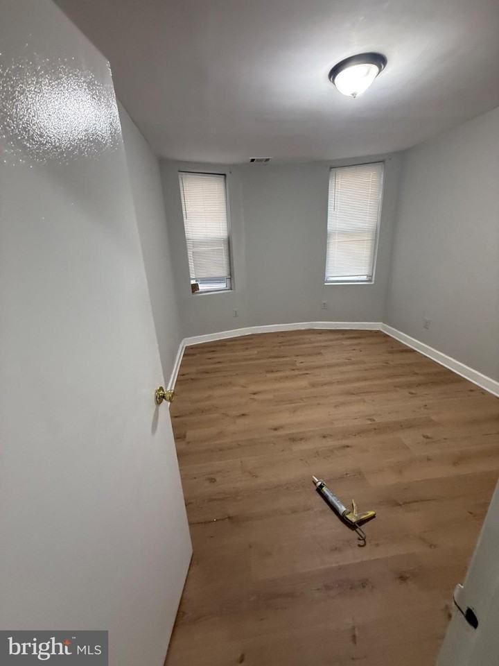 1016 W Erie Ave - Photo 5 of 14