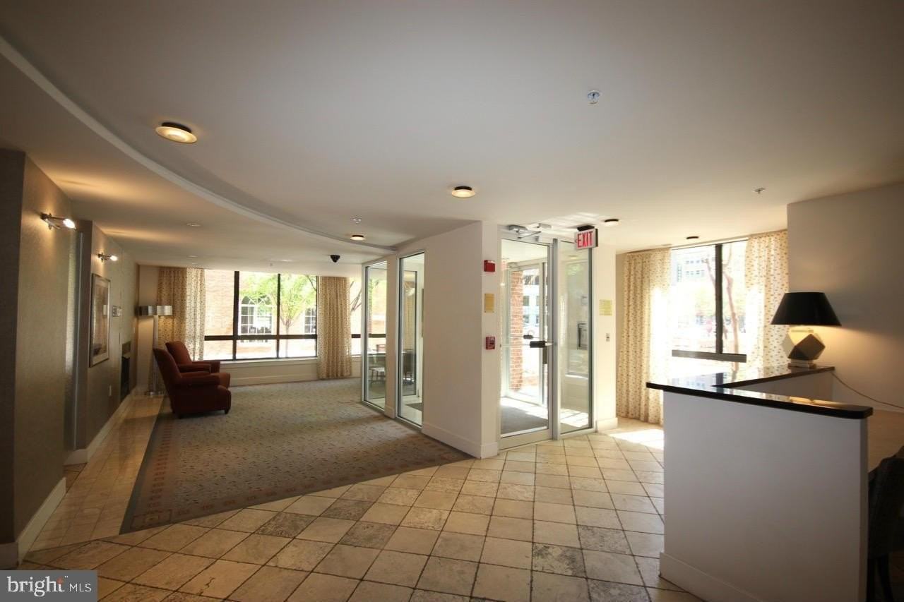 1200 N Hartford St #506 - Photo 4 of 33