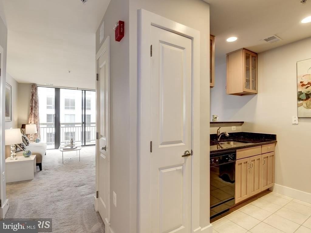 1200 N Hartford St #506 - Photo 6 of 33