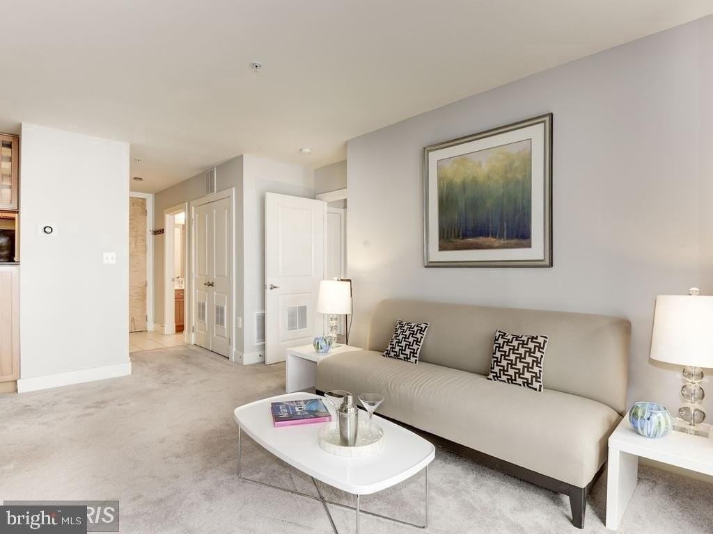 1200 N Hartford St #506 - Photo 7 of 33