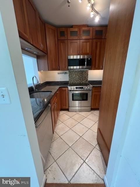301 S Reynolds St #205 - Photo 2 of 27
