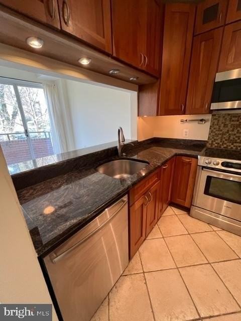 301 S Reynolds St #205 - Photo 3 of 27
