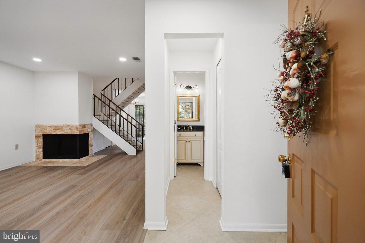 11307 Headlands Ct - Photo 3 of 32