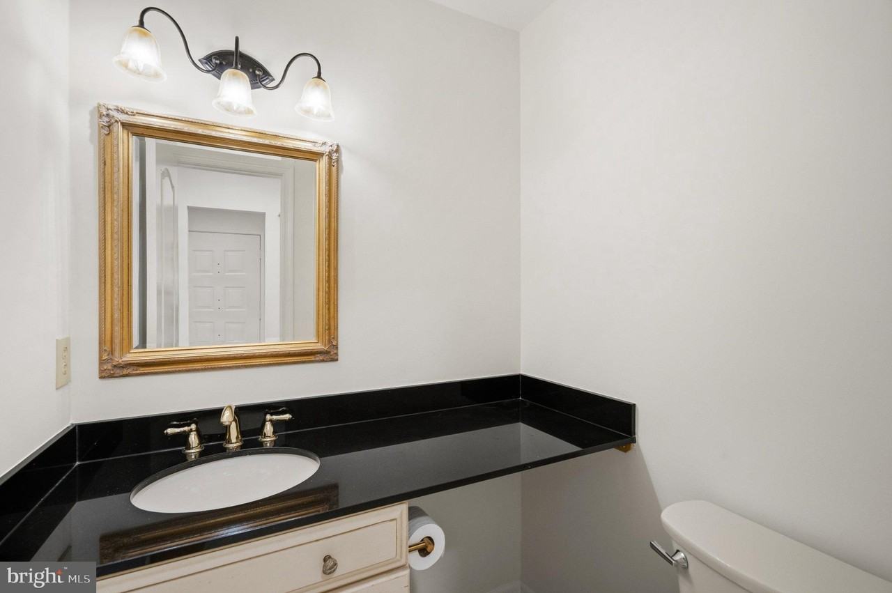 11307 Headlands Ct - Photo 4 of 32