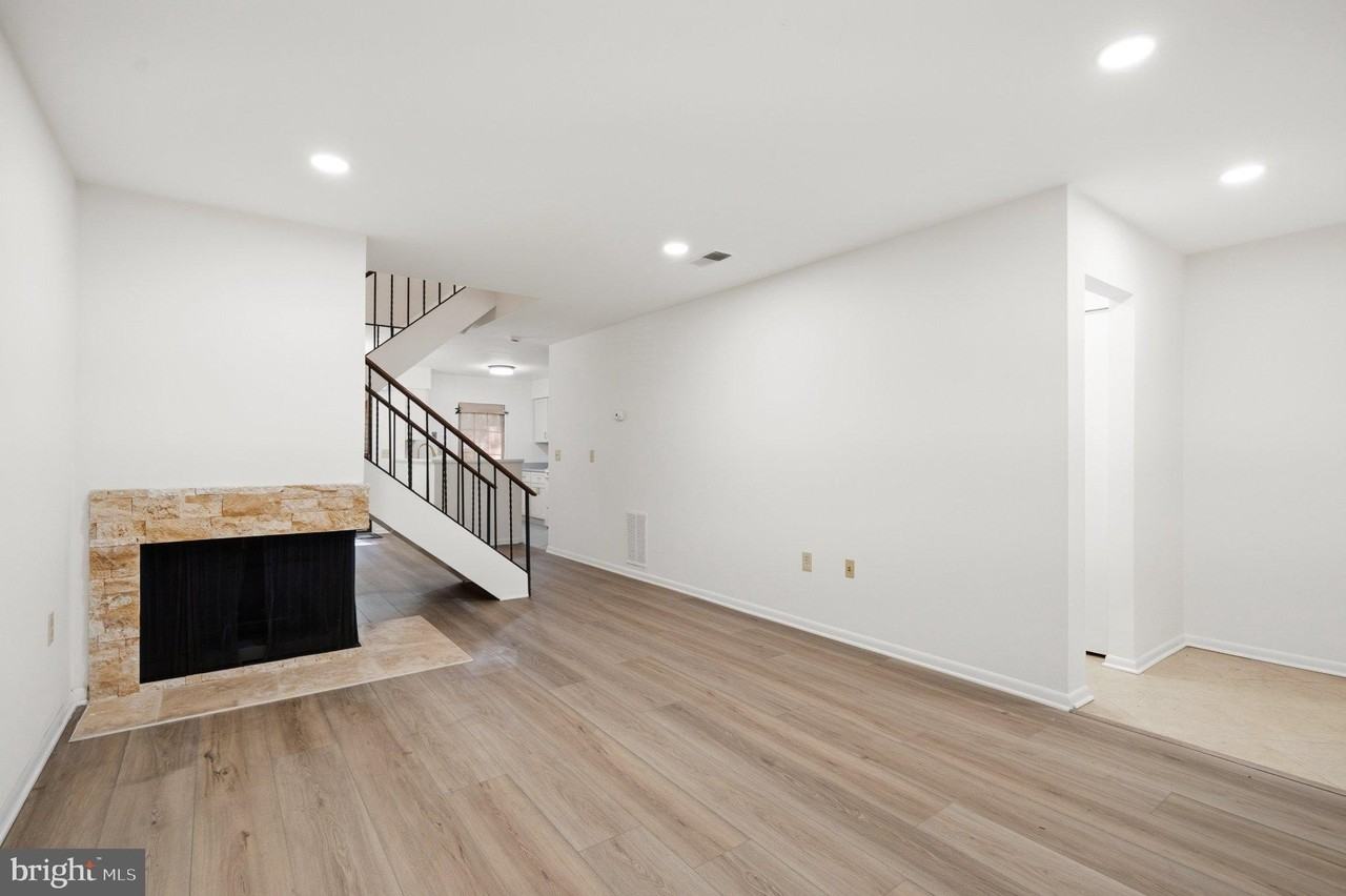 11307 Headlands Ct - Photo 6 of 32