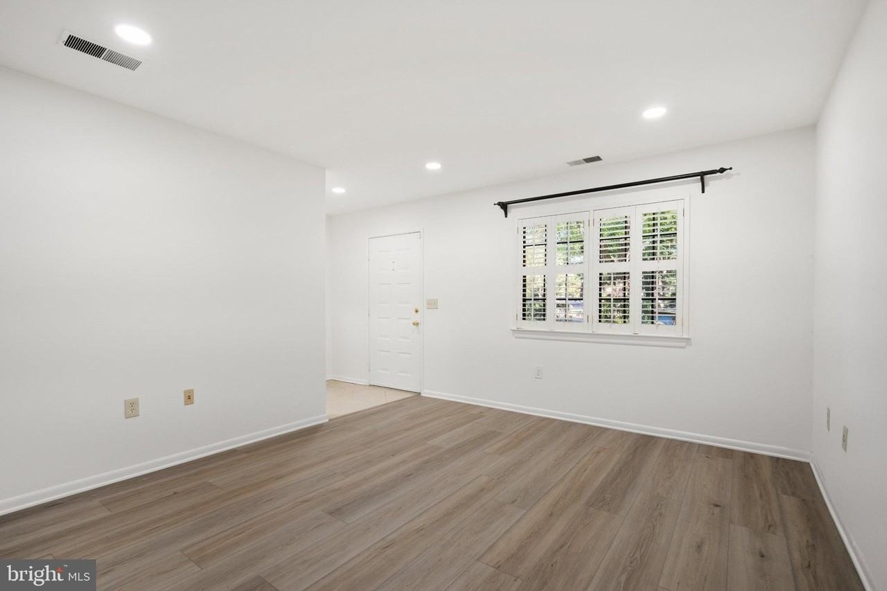 11307 Headlands Ct - Photo 7 of 32