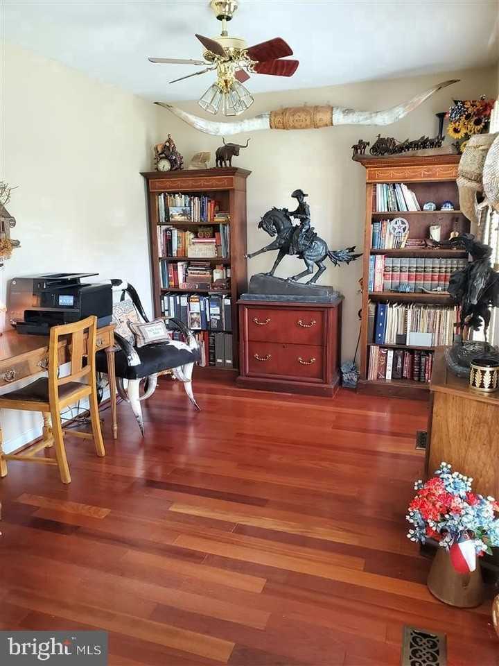 10406 Dunn Meadow Rd - Photo 5 of 33