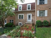 9902 Lakepointe Dr - Photo 1 of 1