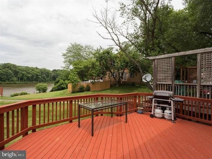 9902 Lakepointe Dr - Photo 2 of 23